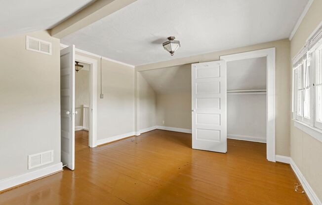 3 beds, 1.5 baths, 1,410 sqft, $1,300, Unit 3