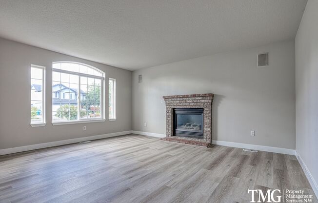 Inviting 4 Bed 2.5 Bath Home Near Parks, Shopping, and Dining. Main Level Primary Suite!