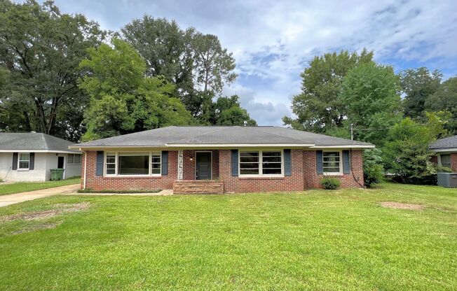 LOVELY Location! 3 Bedroom / 1 Bathroom Home in Montgomery!