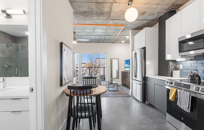 Studio, 1 bath, 398 sqft, $1,350, Unit 504