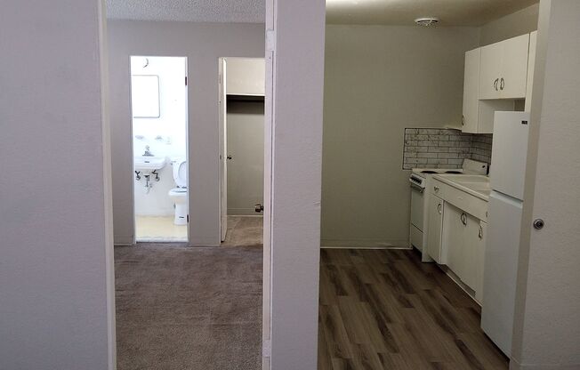 1 bed, 1 Bath, Great Location off Joliet and 17th walk to elementary school, across from park and 1 block to shopping.
