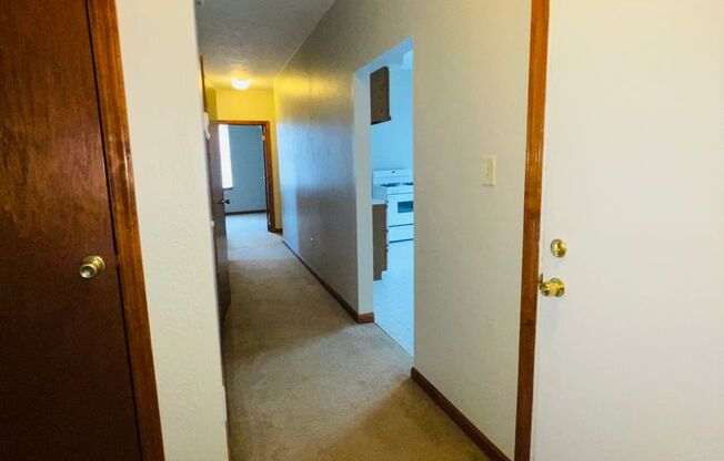 2 beds, 1 bath, $1,400, Unit 2 Bedroom w/ Parking in Sharpsburg