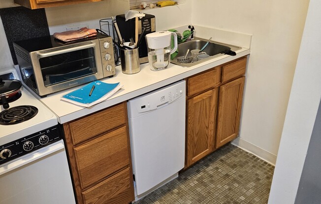 Studio, 1 bath, $2,350, Unit B4