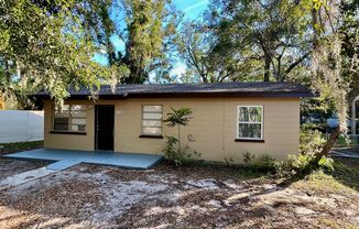 3 bedroom 1 bathroom home in Sarasota close to downtown