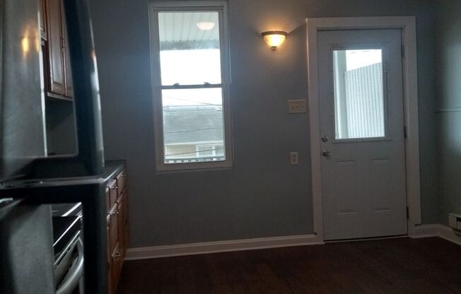 3 beds, 1 bath, $1,295