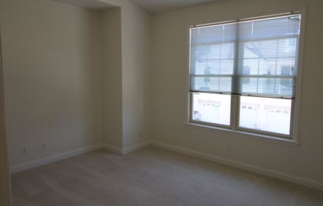 1 bed, 1 bath, 860 sqft, $1,600, Unit 202-05UP