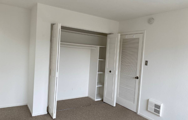 565 8 AVE