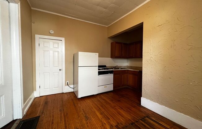 1 bed, 1 bath, $825, Unit 3