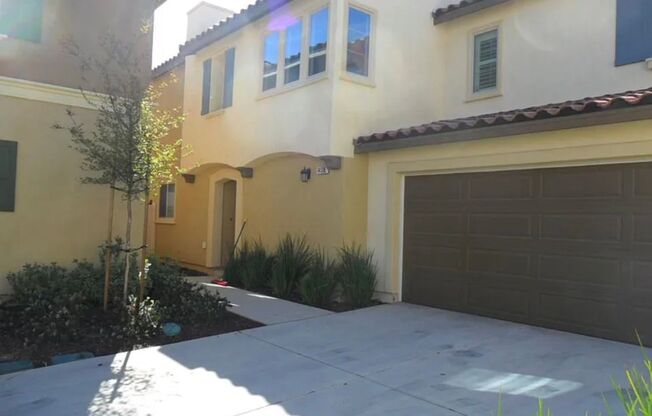 Welcome Home! Gated Estrella Community!