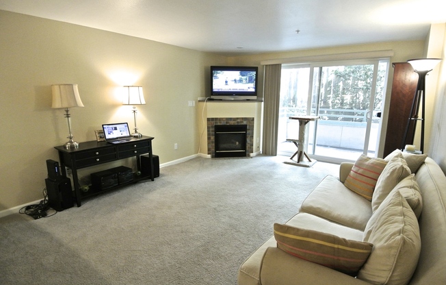 Lovely Ballard Condo w/ Plenty Space! Available Now!