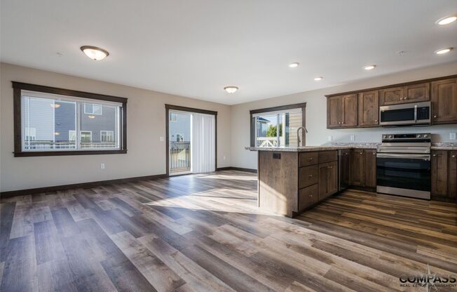 MODERN TOWN HOMES WITH IN-UNIT LAUNDRY