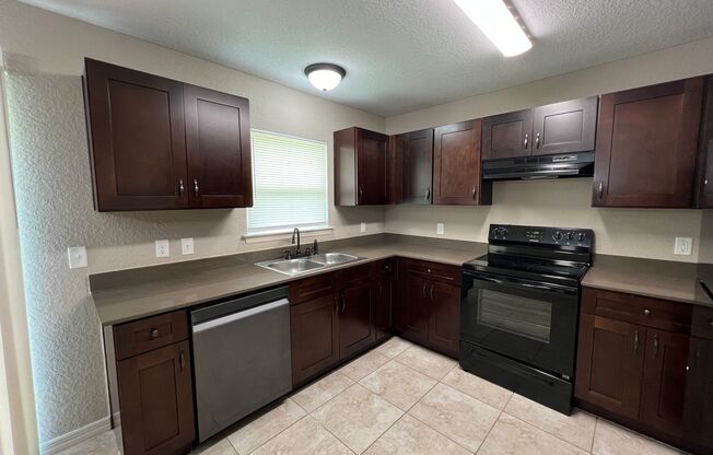 3 beds, 2 baths, $1,450