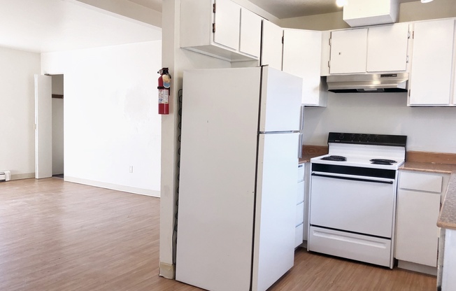 2 beds, 1 bath, $1,300, Unit 04