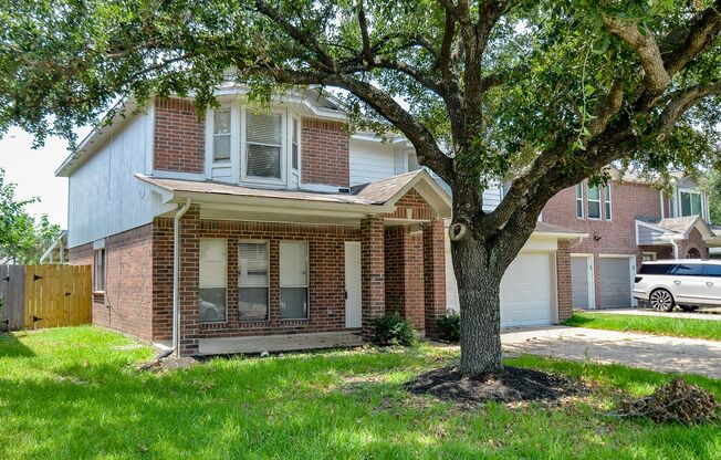 Beautiful 4 bedroom 2.5 bath house with a pool