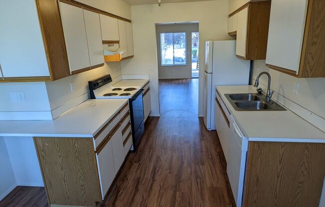 2 beds, 1 bath, 800 sqft, $1,445, Unit 03