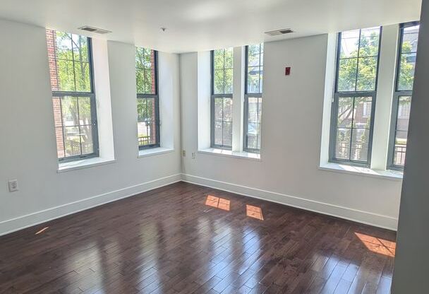 1 bed, 1 bath, 689 sqft, $1,500, Unit 106
