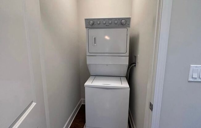 1 bed, 1 bath, 887 sqft, $2,674, Unit 0221