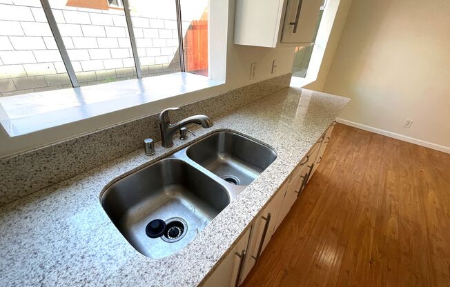 Newly Remodeled 3BD/1.5BA Duplex in Culver City!