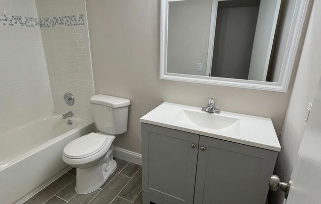 2 beds, 1 bath, 975 sqft, $1,889, Unit 1D