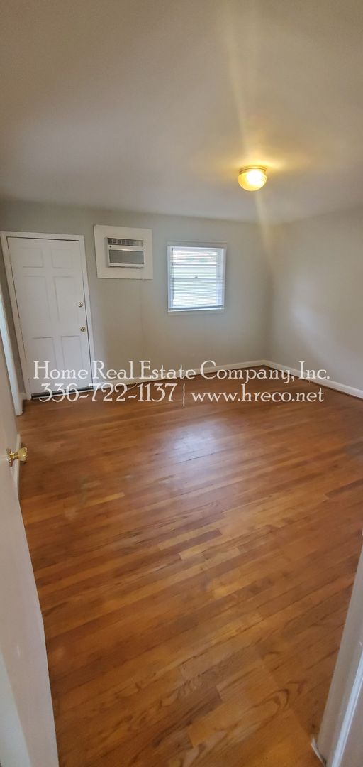 Hadley Apartments | 4170 James Street Apt #8