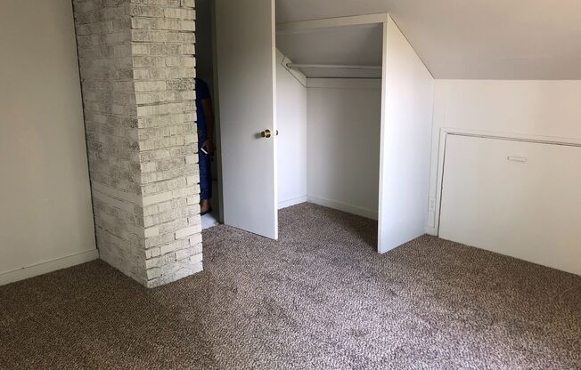 Campus 4 bedroom Available in December