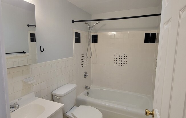 2 beds, 1 bath, 1,000 sqft, $2,350, Unit 0