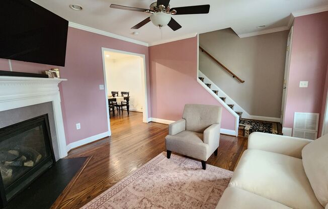 Beautiful Old Town 2 Bedrooms Plus Den