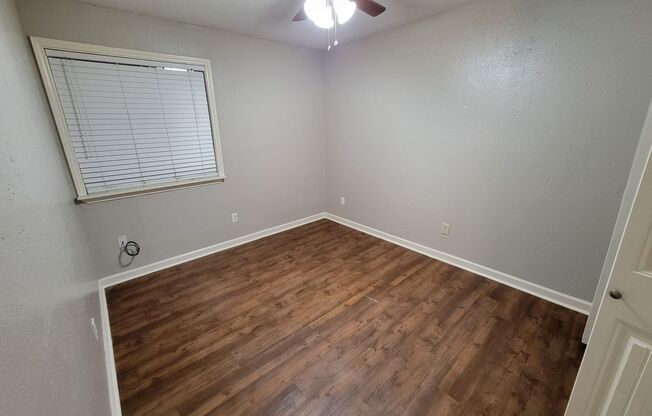 Bryan, Northgate area.. 2 bedroom 1 bath-- close to Texas A&M University.