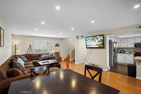 541 W 23 ST