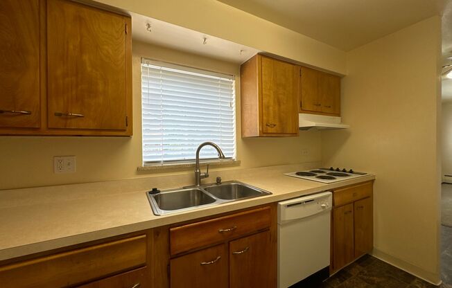 2 beds, 1 bath, 895 sqft, $1,450, Unit 202