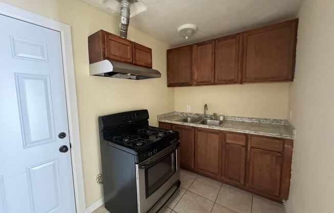 2 beds, 1 bath, 800 sqft, $1,375, Unit 15313 Center Street , Victorville, CA 92395 - UNIT C