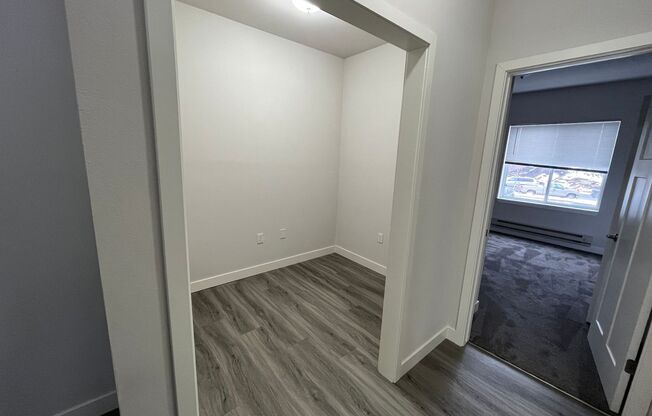 2 beds, 2 baths, 1,092 sqft, $1,900, Unit 1400-211