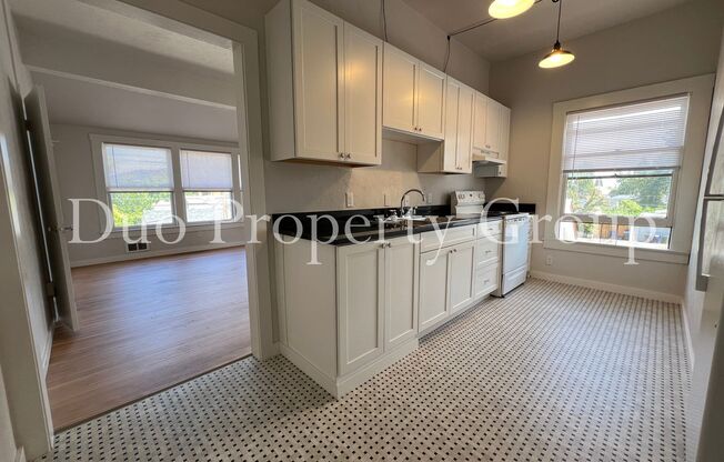 1 bed, 1 bath, 450 sqft, $1,250, Unit 7