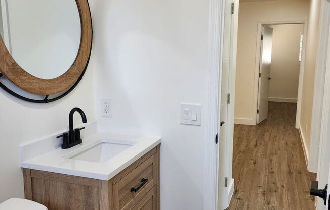 2 beds, 1 bath, $2,350