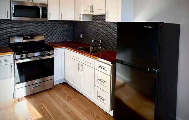 1 bed, 1 bath, 735 sqft, $1,895, Unit 411
