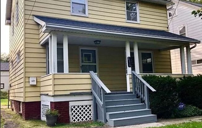 Single Family Home 3 beds 1 bath FOR RENT!
