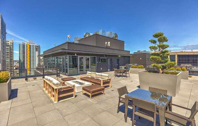 O2 Apartments Rooftop Courtyard with Tables and Chairs