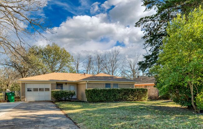 Live Comfortably in this 3 bedroom home! Available Now!