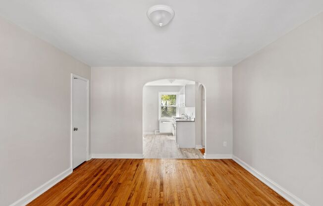 2 beds, 1 bath, $1,625, Unit 50 12D