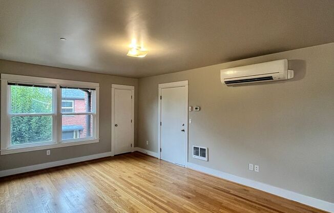 2 beds, 1 bath, $1,895