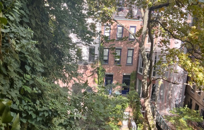 243 E 71 ST