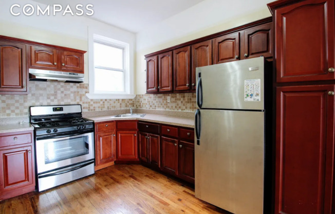 3 beds, 1 bath, $4,200, Unit 4