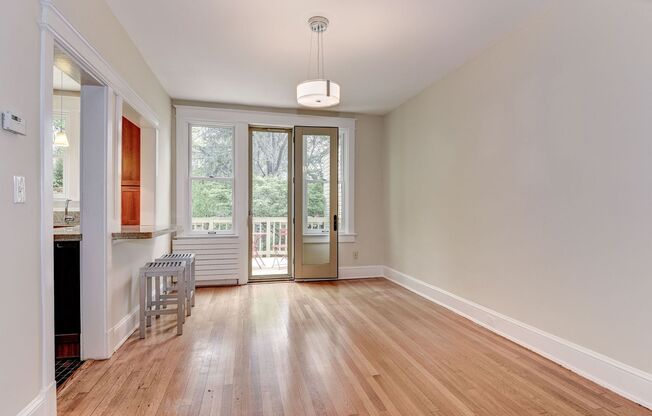 Charming 6-Bedroom Georgetown Rowhouse with Private Backyard