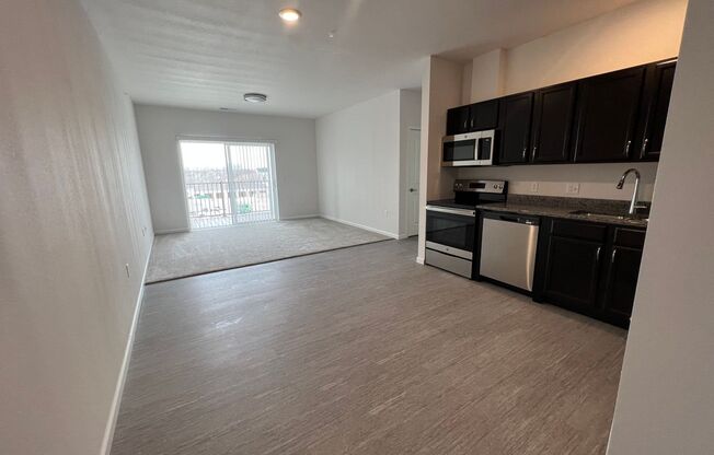 2 beds, 1 bath, 936 sqft, $1,299, Unit 332