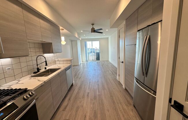 1 bed, 1 bath, 650 sqft, $3,200, Unit 403
