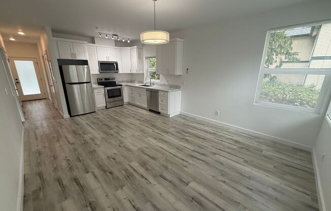 2 beds, 1 bath, 745 sqft, $2,095, Unit 8513-201