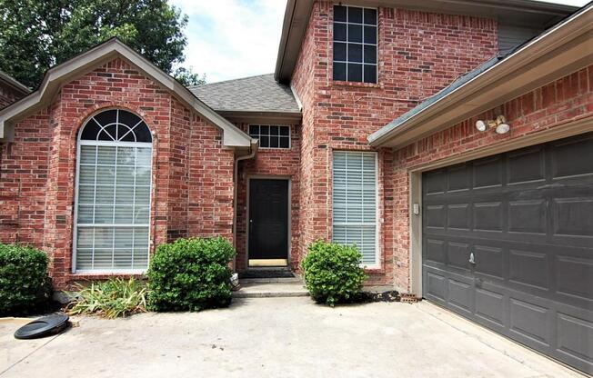 1711 CHATHAM LN