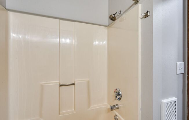2 beds, 2 baths, 1,050 sqft, $1,499, Unit SP9B