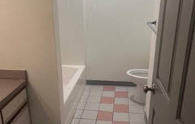 2 beds, 2 baths, 1,100 sqft, $1,080, Unit 1815 C4
