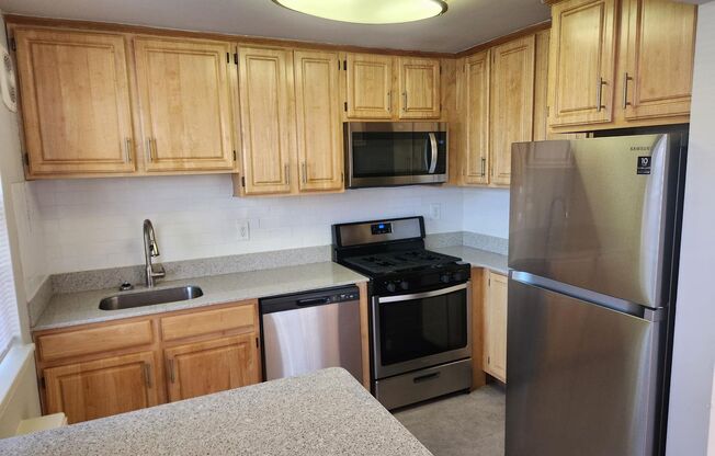 2 beds, 1 bath, 897 sqft, $2,275, Unit F-05